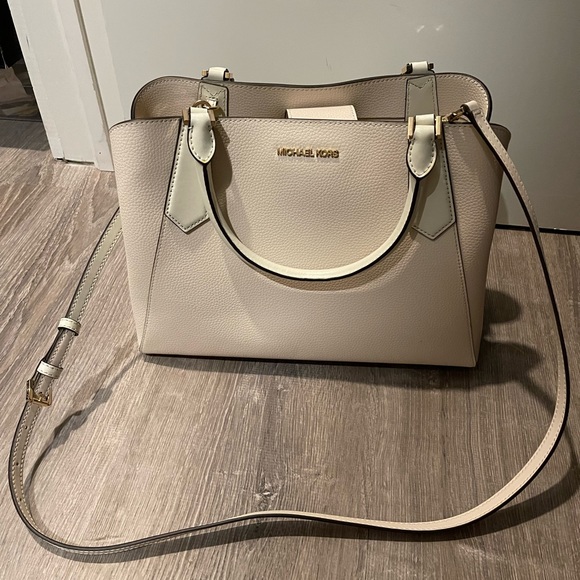 Michael Kors Bag Brand New Never Used - Picture 2 of 7